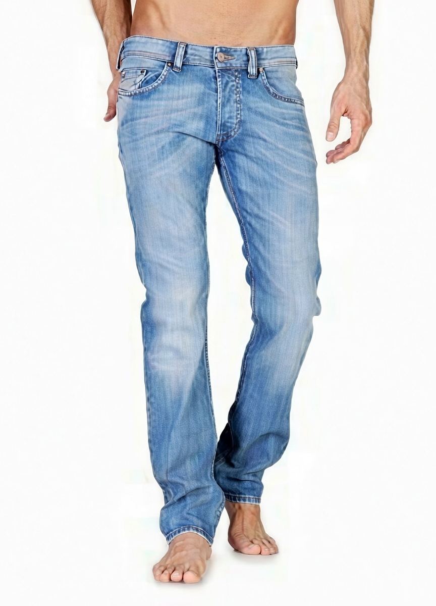 Ci-dessus, le jean Diesel Safado 886 P en exclusivité à seulement 159 euros…