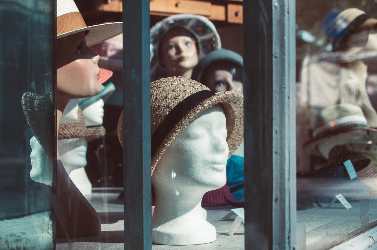 Tous les couvre-chefs du monde et leur histoire sont chez Traclet !